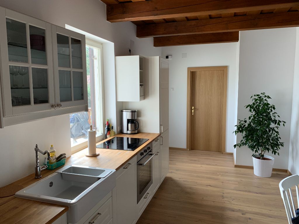 Apartment Rebstock Küche - Vollausgestattete Küche mit Herd, Backofen und Kühlschrank für Selbstversorger