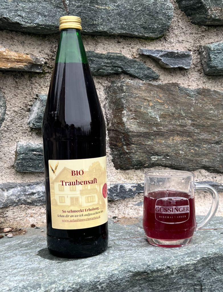 BIO Klassischer roter Traubensaft mit Güssinger Glas - Premium Traubensaft aus traditionellen Rebsorten, servierfertig